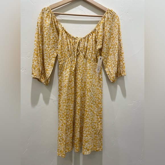 Billabong Daisy Wave Mini
Dress - Picture 6 of 7